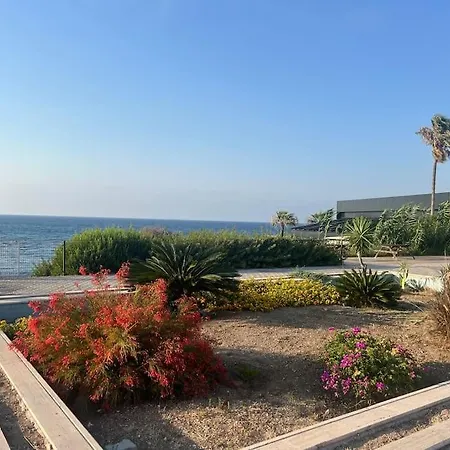 Girne Yazlik Ev * Agios Georgios (Kyrenia)