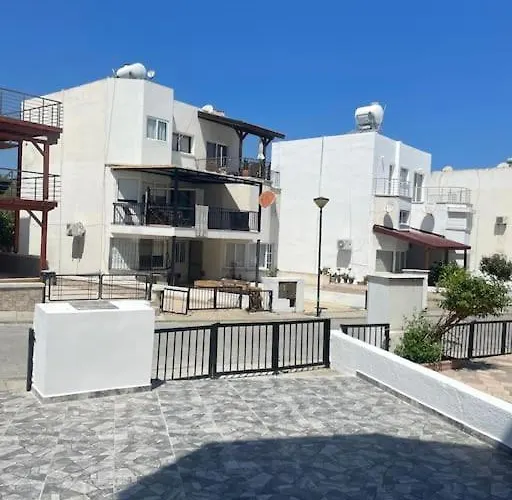 Girne Yazlik Ev * Agios Georgios (Kyrenia)